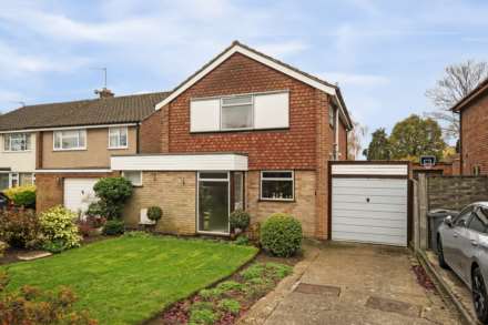 3 Bedroom Detached, Chiltern Avenue, Putnoe
