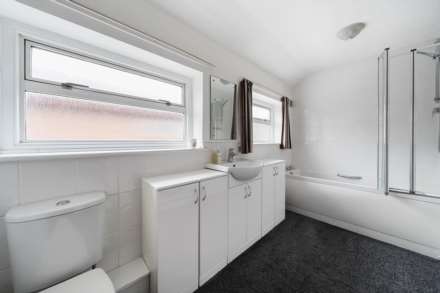 Chiltern Avenue, Putnoe, Image 15