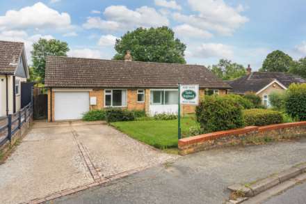 3 Bedroom Detached Bungalow, The Bury, Pavenham
