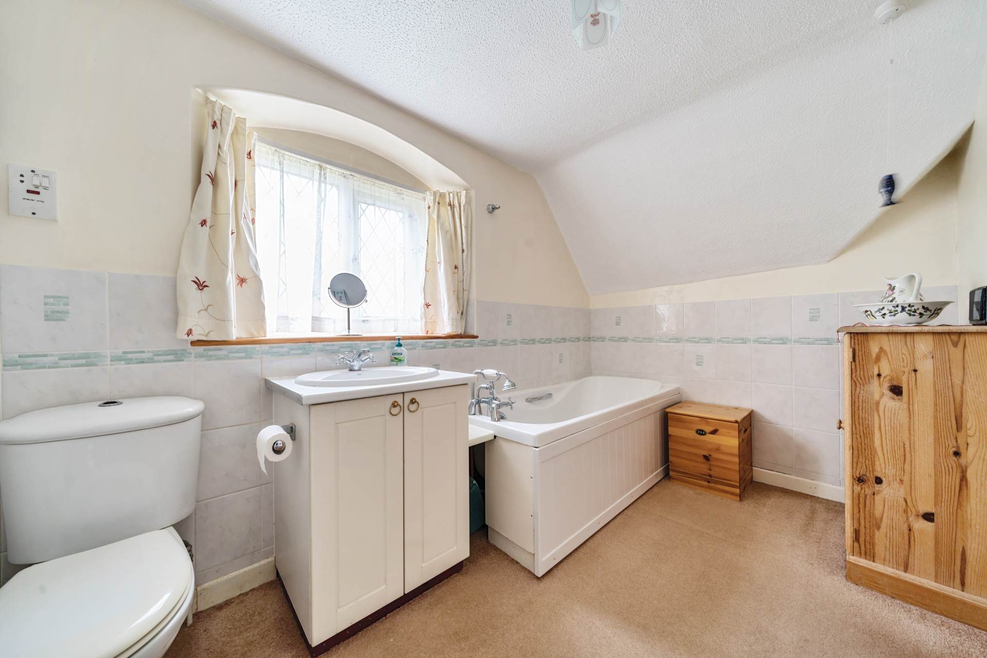 Village Road, Bromham, Image 14