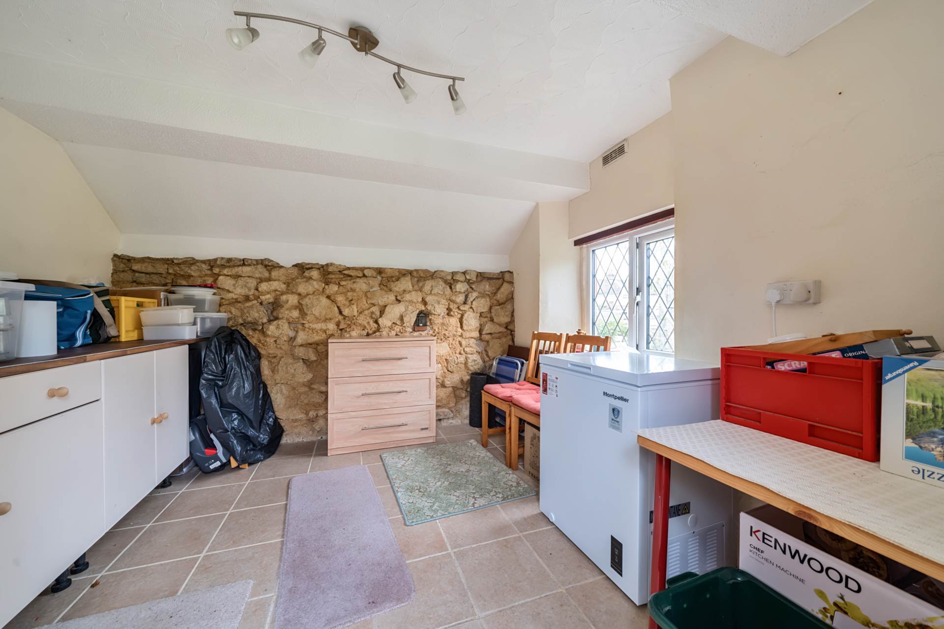 Village Road, Bromham, Image 15