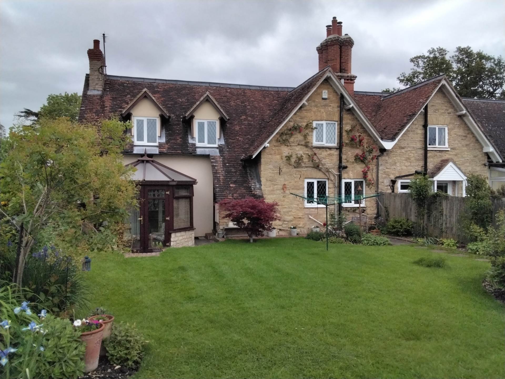 Village Road, Bromham, Image 19