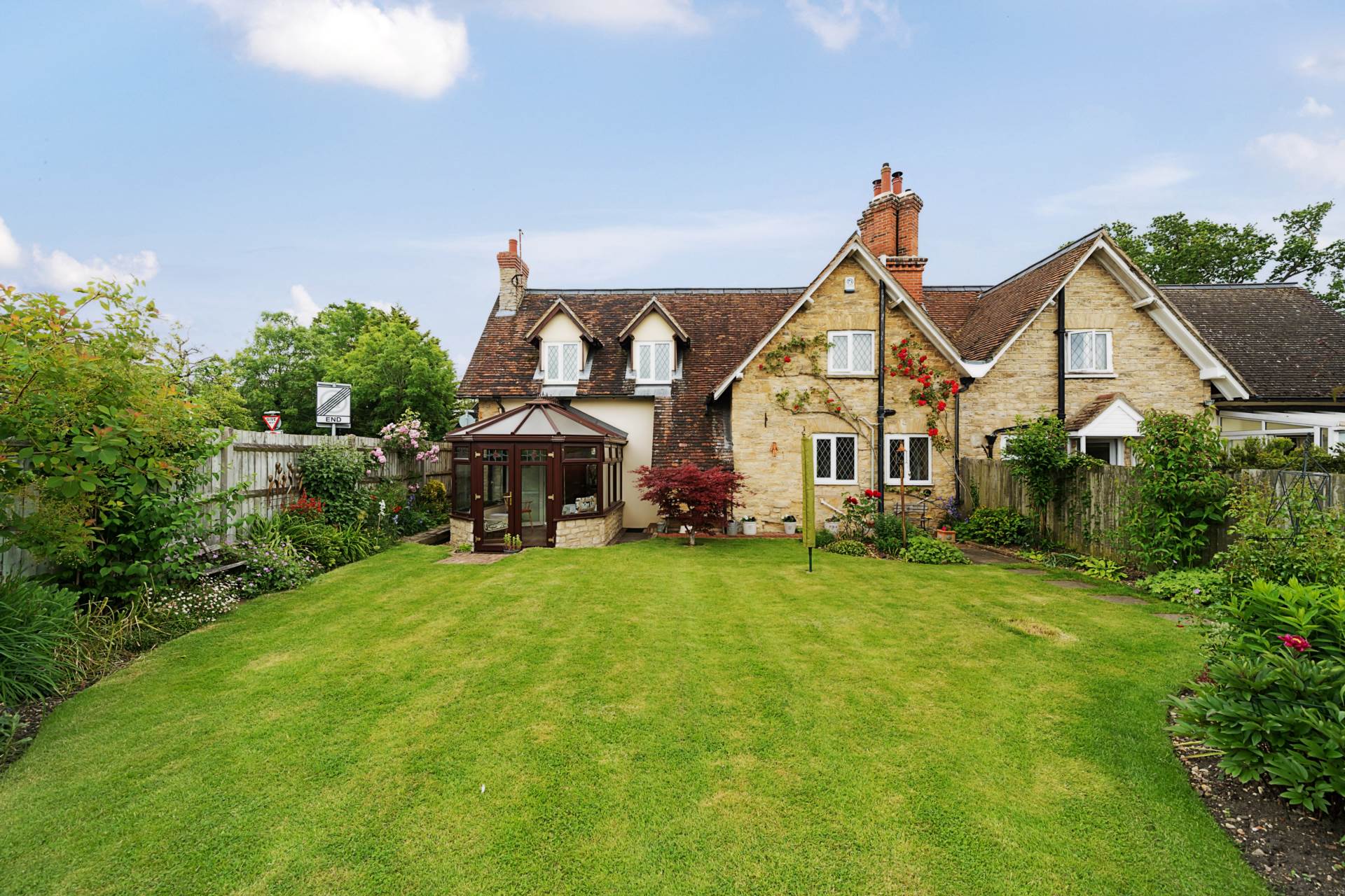 Village Road, Bromham, Image 4