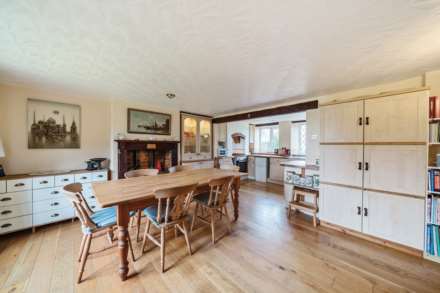 Village Road, Bromham, Image 10