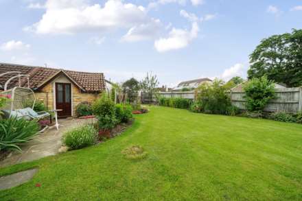Village Road, Bromham, Image 17