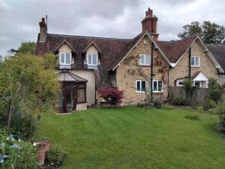 Village Road, Bromham, Image 19