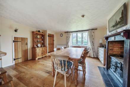 Village Road, Bromham, Image 3