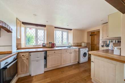 Village Road, Bromham, Image 5