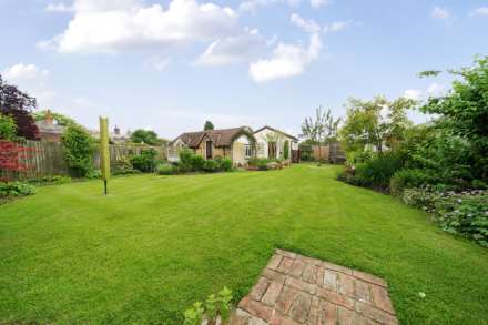 Village Road, Bromham, Image 6