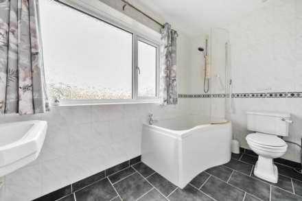 Trevor Drive, Bromham, Image 13