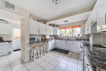 Trevor Drive, Bromham, Image 6