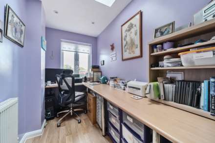 Trevor Drive, Bromham, Image 9