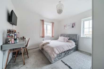 Dragonfly Crescent, Biddenham, Image 13