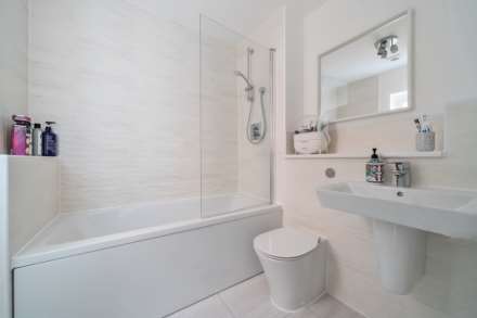 Dragonfly Crescent, Biddenham, Image 17