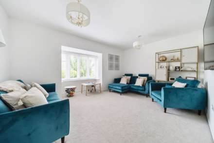 Dragonfly Crescent, Biddenham, Image 2