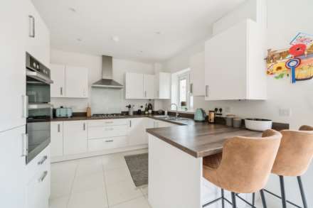 Dragonfly Crescent, Biddenham, Image 4