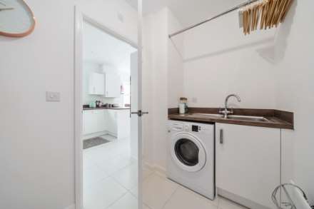 Dragonfly Crescent, Biddenham, Image 9