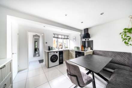 Baileys Villas, Pavenham Road, Felmersham, Image 3