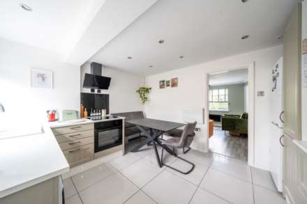 Baileys Villas, Pavenham Road, Felmersham, Image 4