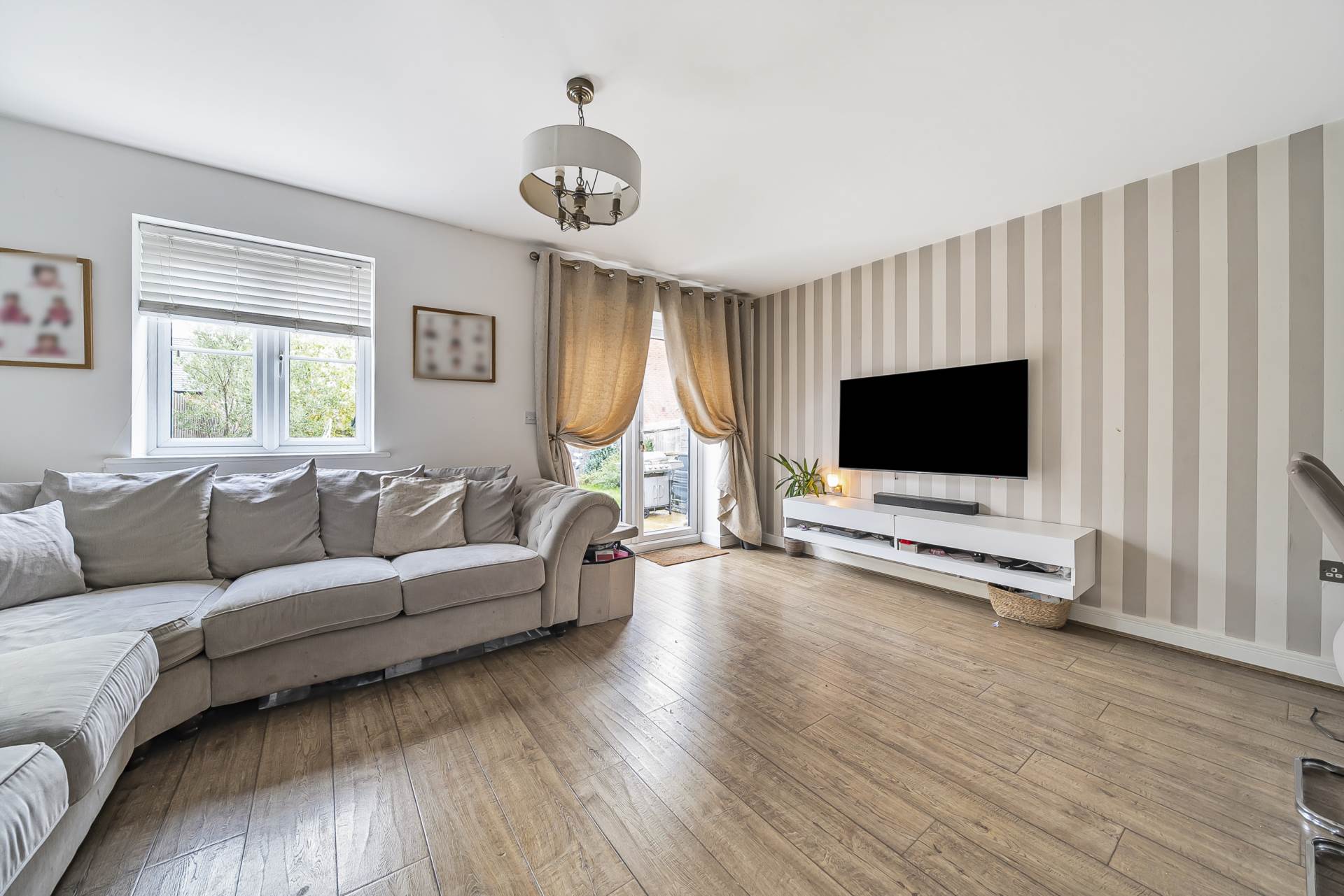 Dragonfly Crescent, Biddenham, Image 2