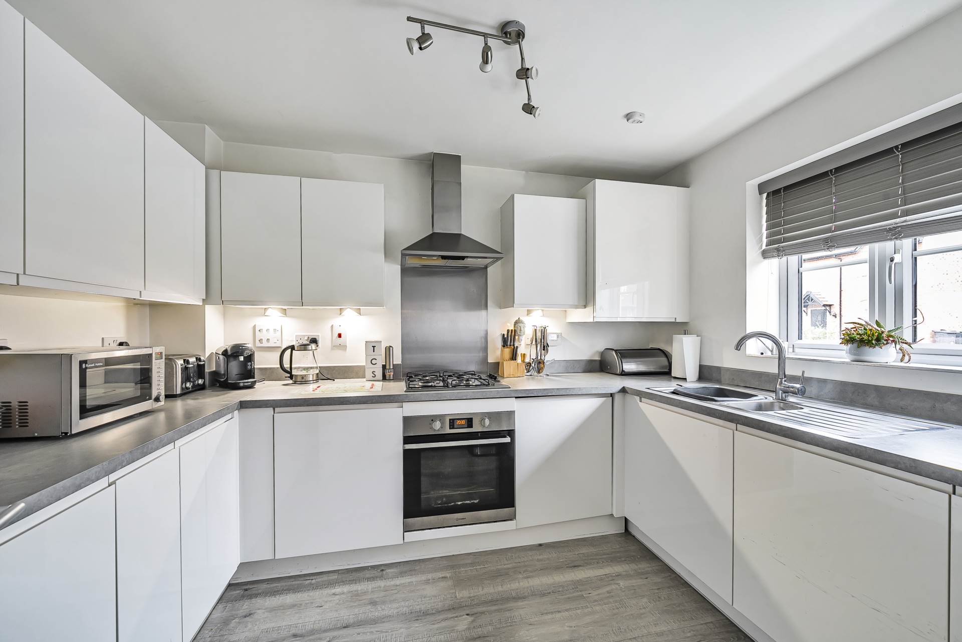 Dragonfly Crescent, Biddenham, Image 4