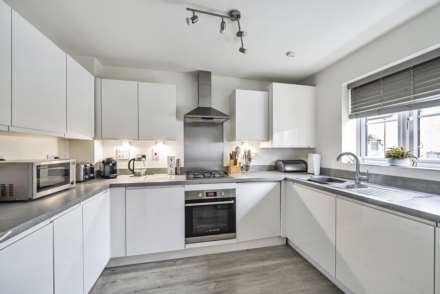 Dragonfly Crescent, Biddenham, Image 4