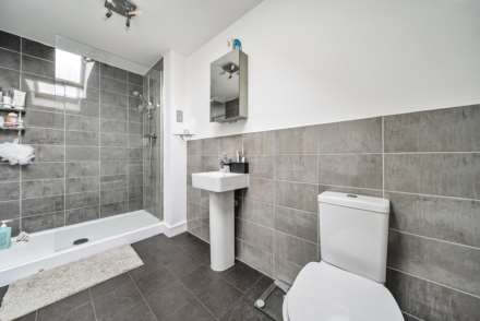 Dragonfly Crescent, Biddenham, Image 9