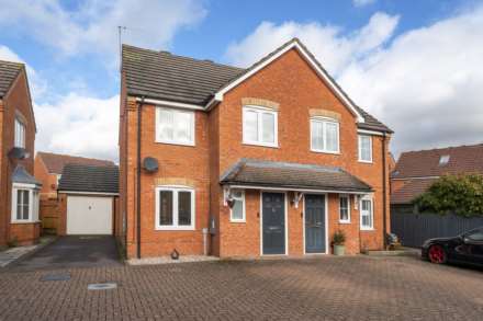 3 Bedroom Semi-Detached, Fox Close, Clapham