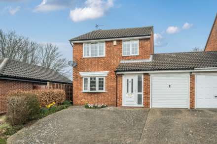3 Bedroom Link-Detached, Vyne Close, Kempston