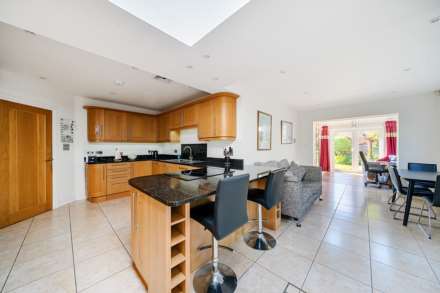 Avon Drive, Bedford, Image 5