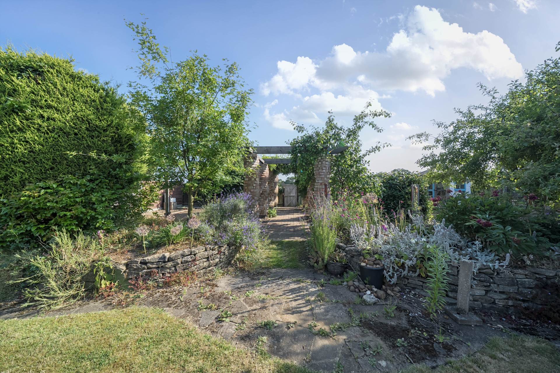 Aylesbury Road, Bedford, Image 17