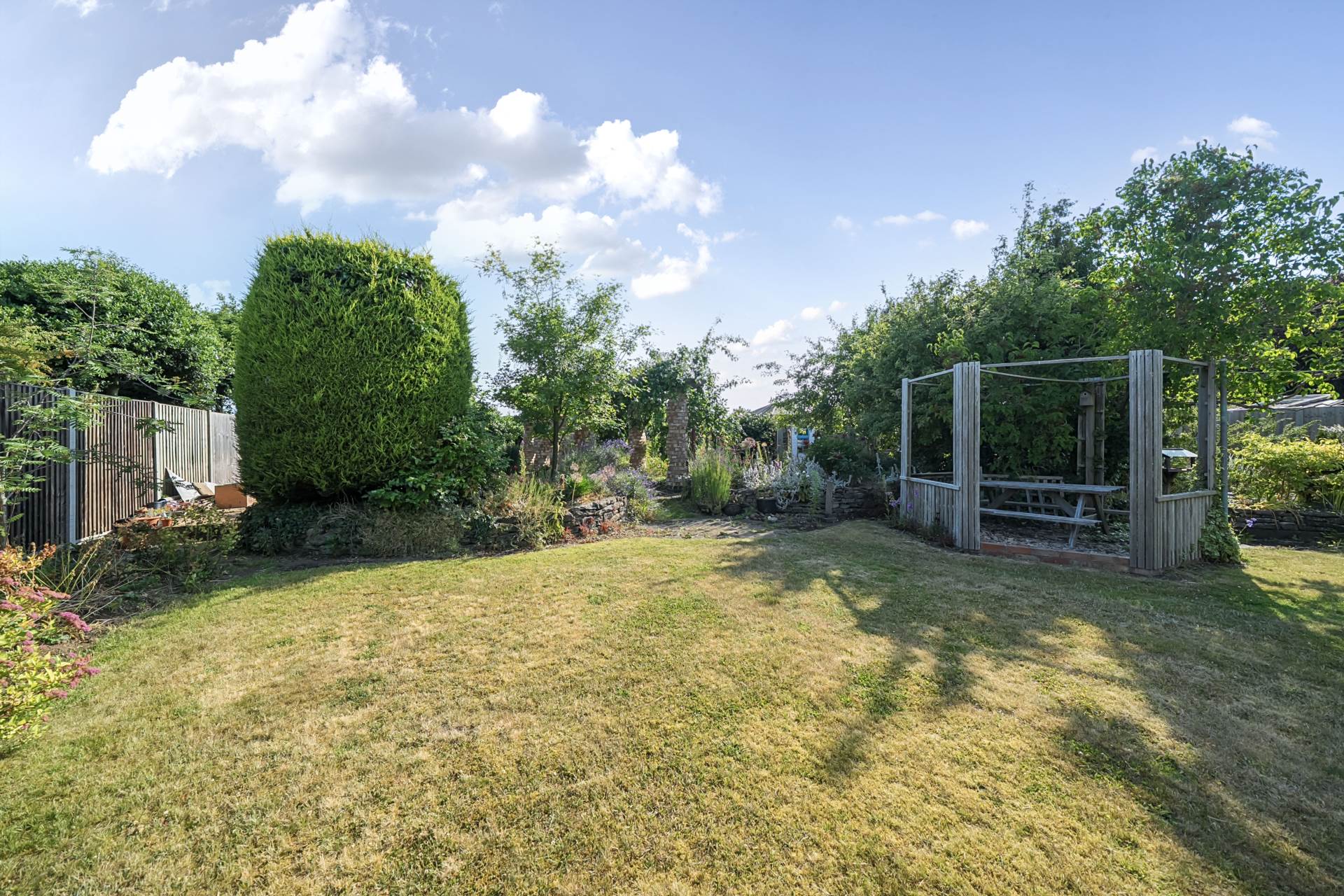 Aylesbury Road, Bedford, Image 3