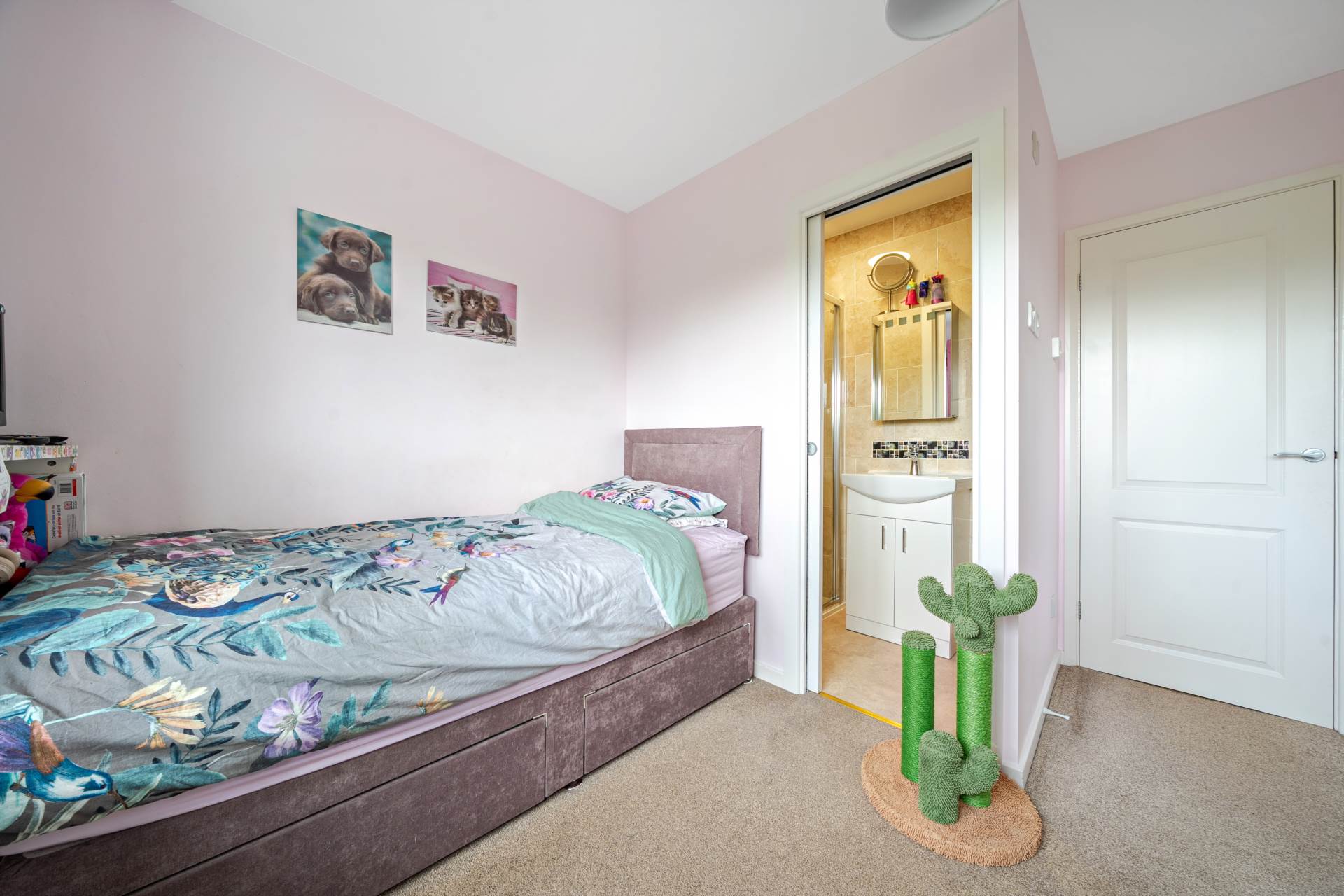 Curlew Crescent, Brickhill, Image 11