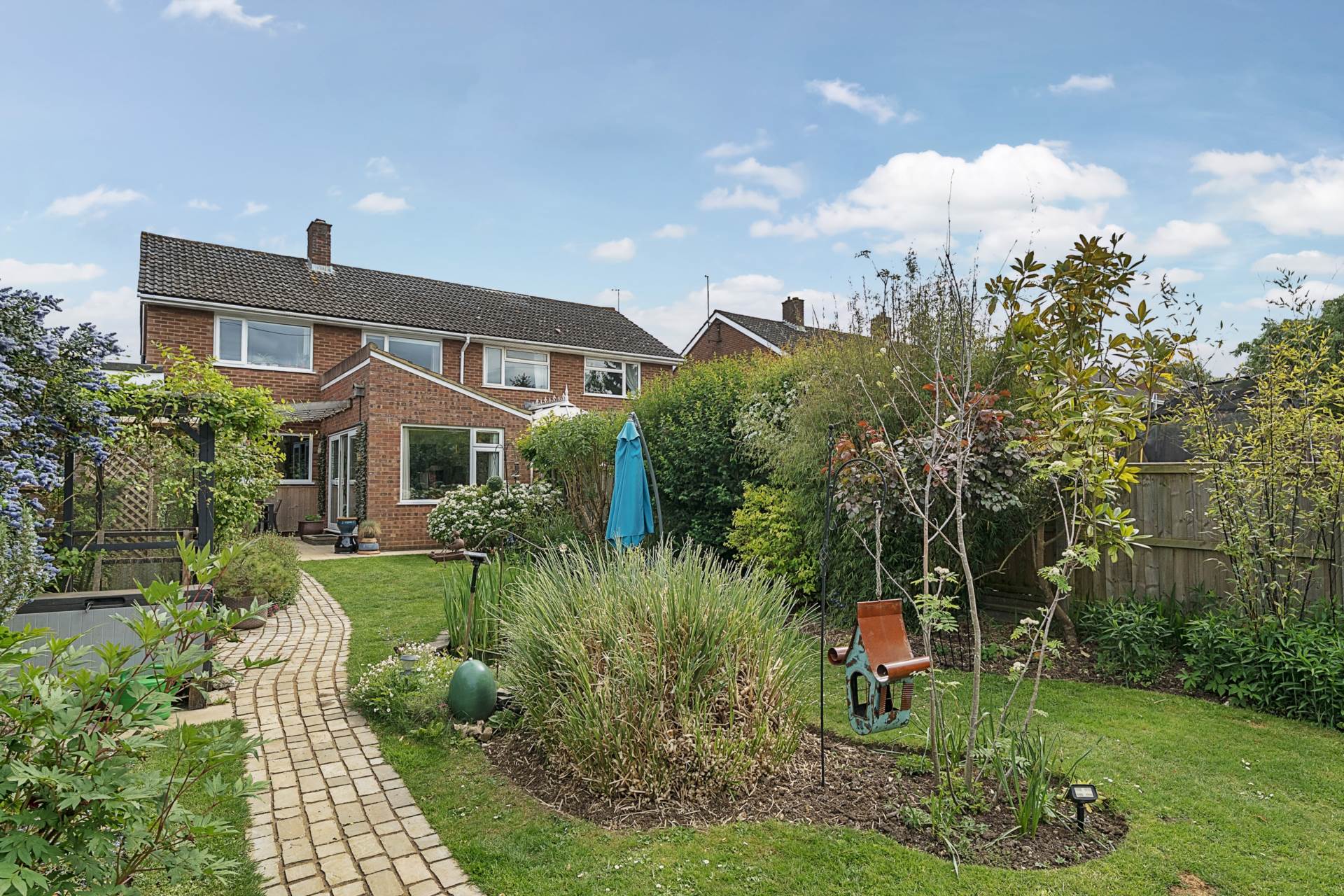Curlew Crescent, Brickhill, Image 18