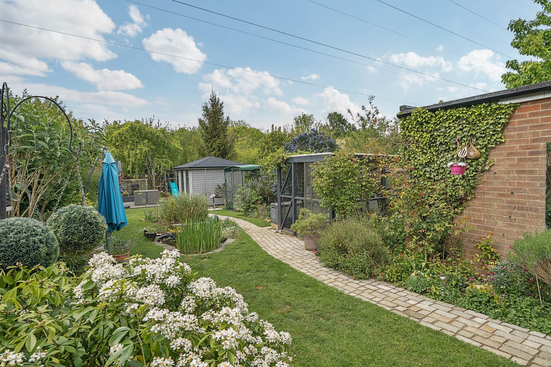 Curlew Crescent, Brickhill, Image 19
