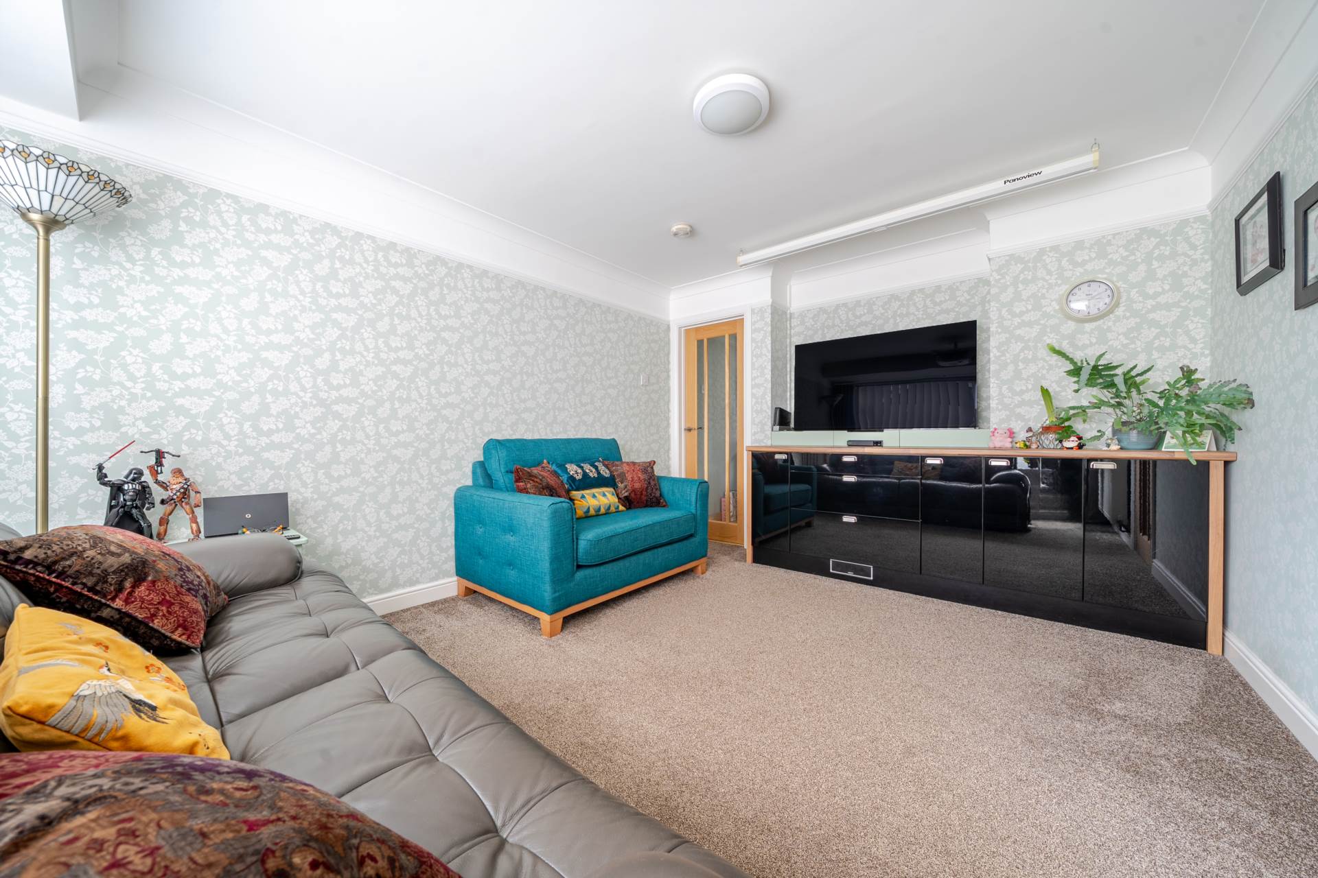 Curlew Crescent, Brickhill, Image 4