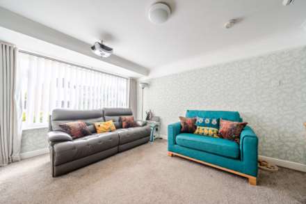 Curlew Crescent, Brickhill, Image 16