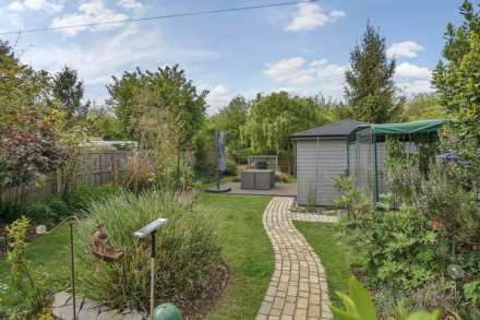 Curlew Crescent, Brickhill, Image 17