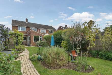 Curlew Crescent, Brickhill, Image 18