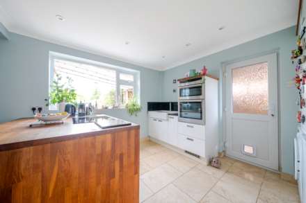 Curlew Crescent, Brickhill, Image 5