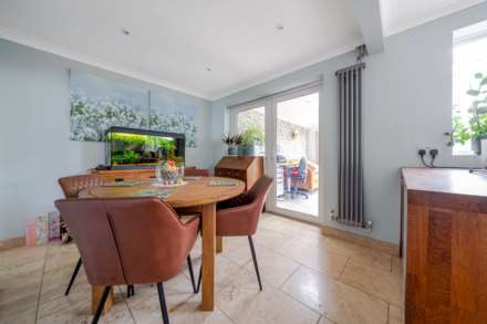 Curlew Crescent, Brickhill, Image 7