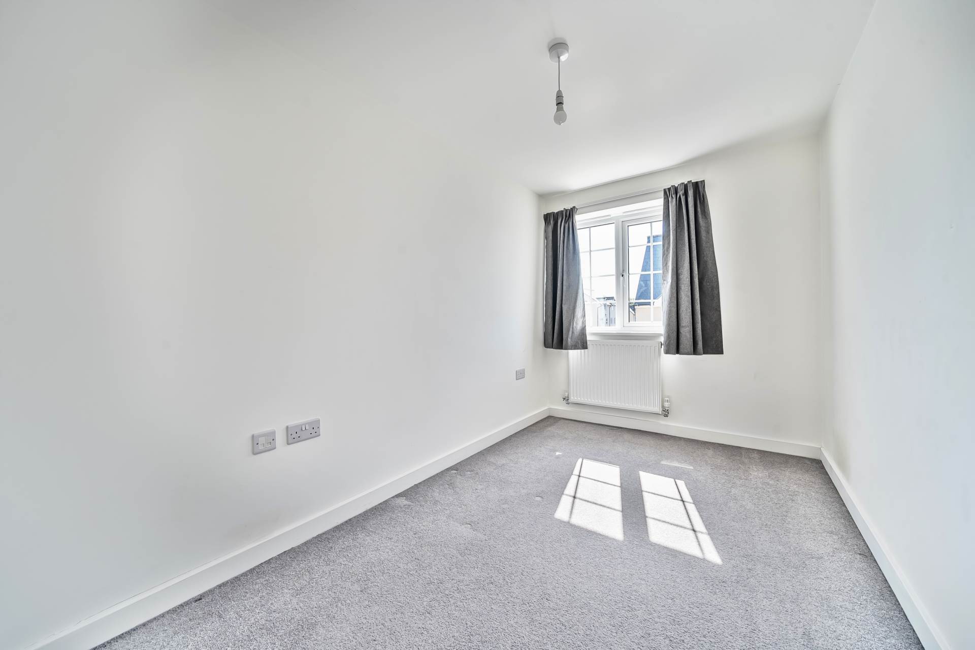 Dragonfly Crescent, Biddenham, Image 10