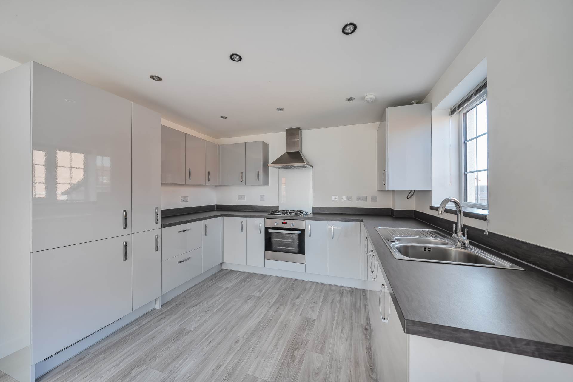 Dragonfly Crescent, Biddenham, Image 3