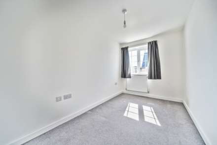 Dragonfly Crescent, Biddenham, Image 10