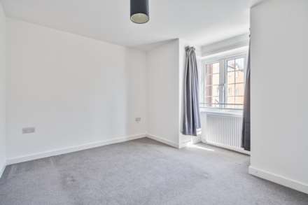 Dragonfly Crescent, Biddenham, Image 11