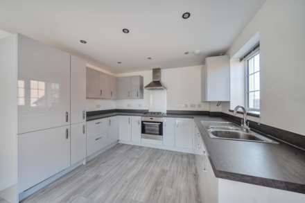 Dragonfly Crescent, Biddenham, Image 3