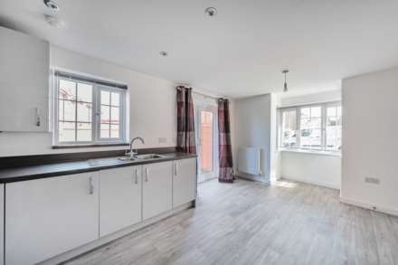 Dragonfly Crescent, Biddenham, Image 4