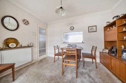Woodland Drive, Bromham, Image 4