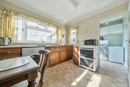 Woodland Drive, Bromham, Image 6