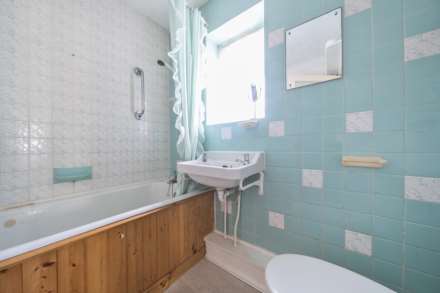 Woodland Drive, Bromham, Image 8